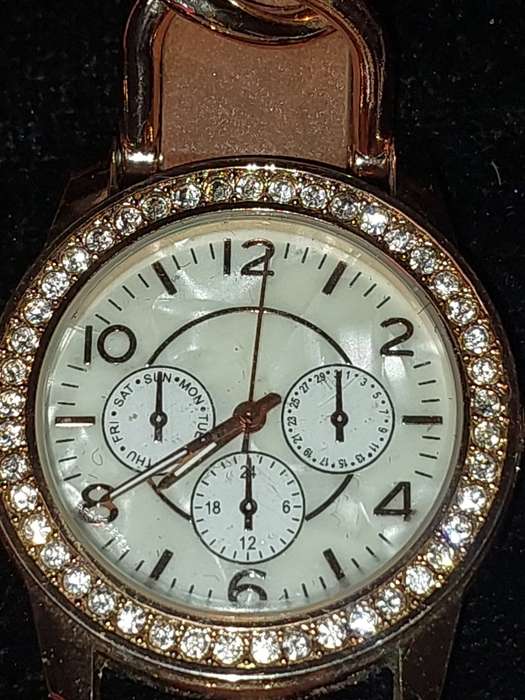 A COLLECTION OF QUARTZ WATCHES FOR THE LADIES