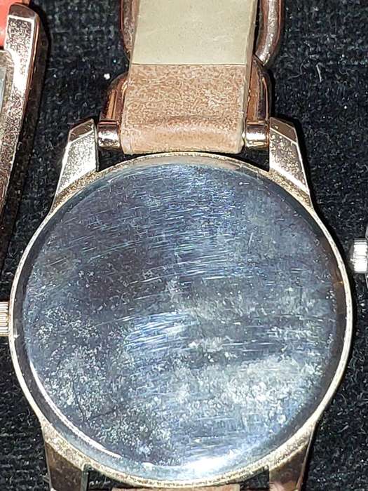 A COLLECTION OF QUARTZ WATCHES FOR THE LADIES