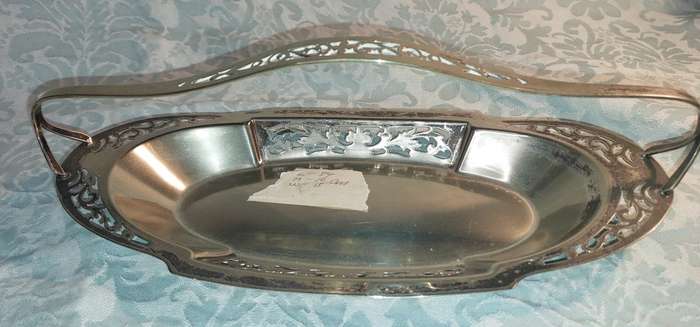 AN ANTIQUE EPNS EDWARDIAN SERVING BASKET TRAY