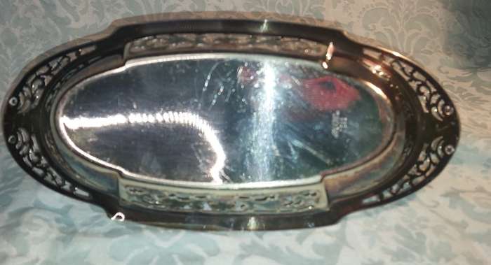 AN ANTIQUE EPNS EDWARDIAN SERVING BASKET TRAY