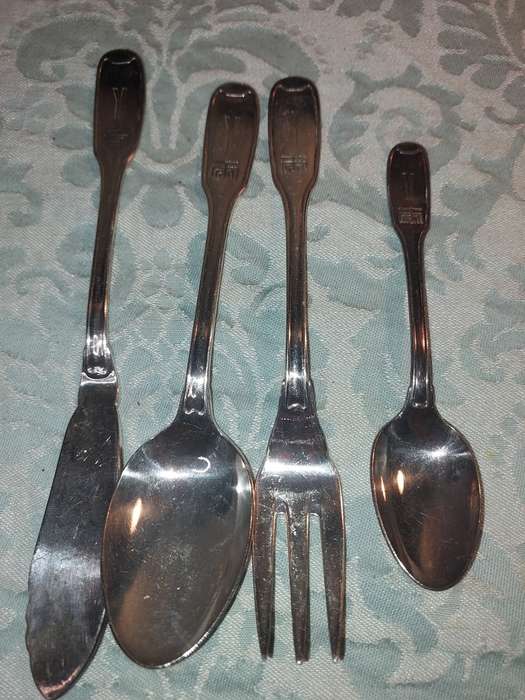 A VINTAGE COLLECTION OF CUTLERY SOLD AS IS