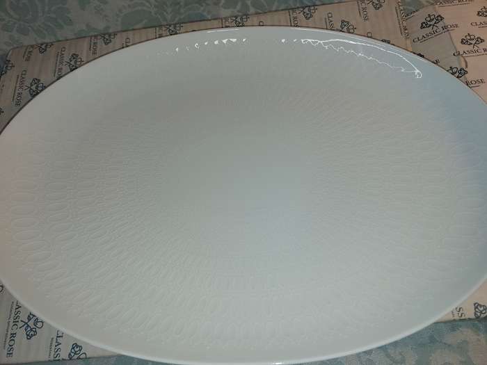 A CLASSIC ROSE ROSENTHAL GERMANY OVAL PORCELAIN DISH