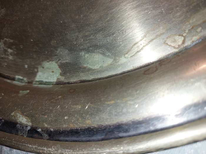 A ROUND CATERERS TRAY SILVER PLATED NEEDS TO BE POLISHED AND SOLD AS IS