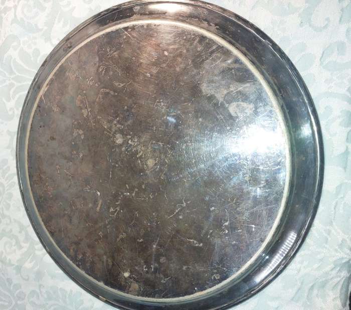 A ROUND CATERERS TRAY SILVER PLATED NEEDS TO BE POLISHED AND SOLD AS IS