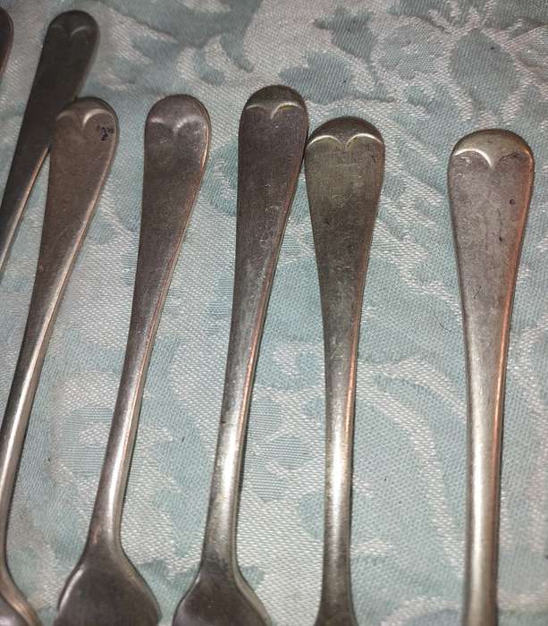 A VINTAGE COLLECTION FISH KNIVES AND FORKS SOLD AS IS