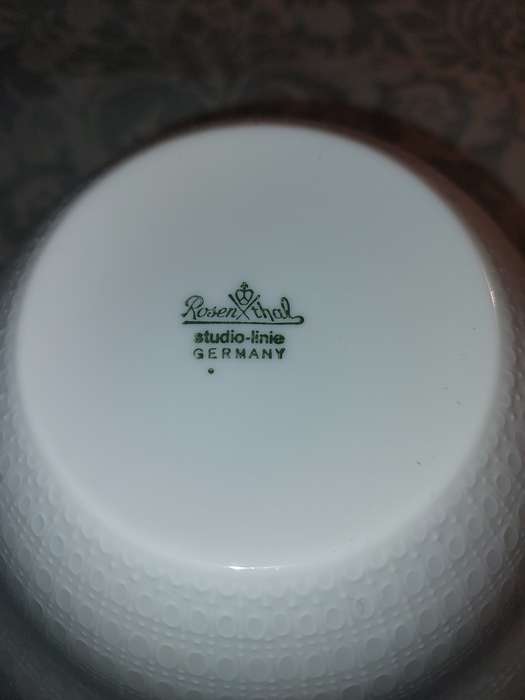 A COLLECTION OF ROSENTHAL 7-PIECE CROCKERY SET