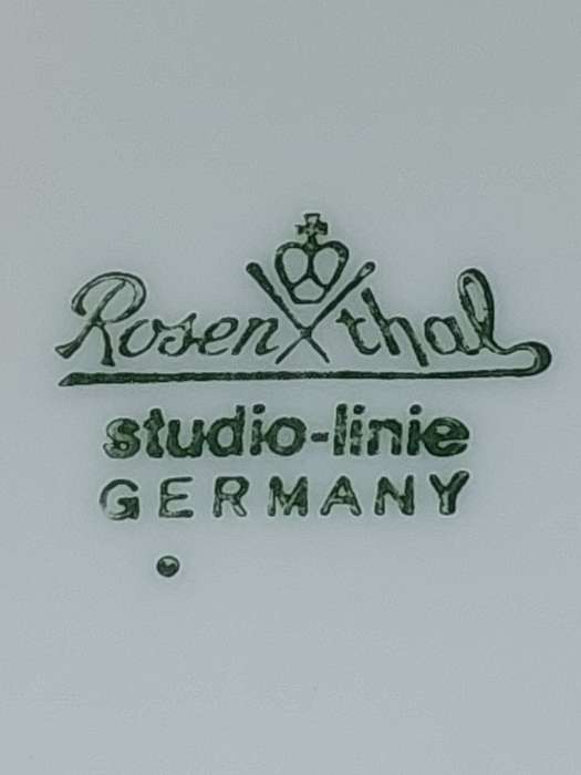 A COLLECTION OF ROSENTHAL 7-PIECE CROCKERY SET