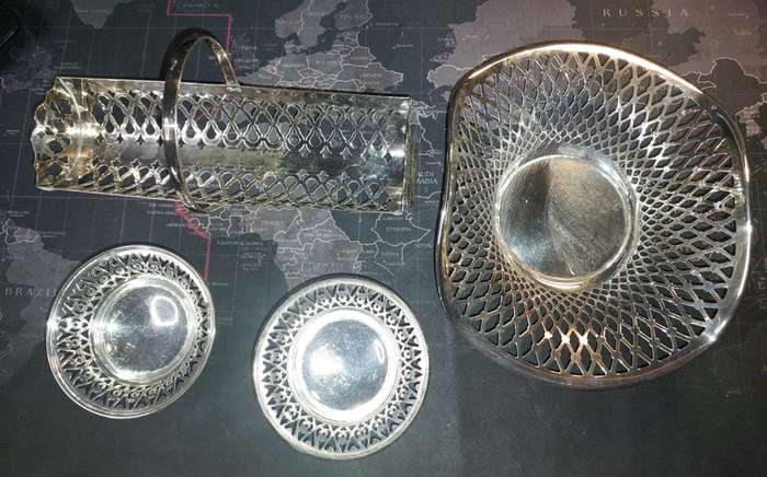 A VINTAGE COLLECTION SILVER SILVER-PLATED SERVING TRAY BASKETS