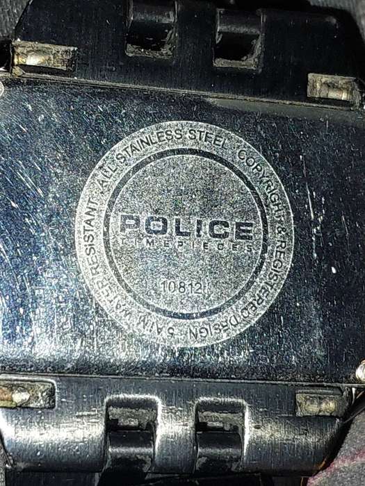 A MENS POLICE RECTANGULAR BLACK ENAMEL WRISTWATCH