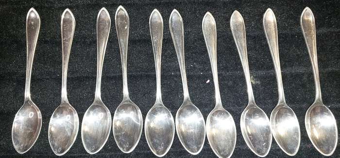 A SET OF 11 LAZAR BROS PRETORIA EPNS SUPERA TEASPOONS