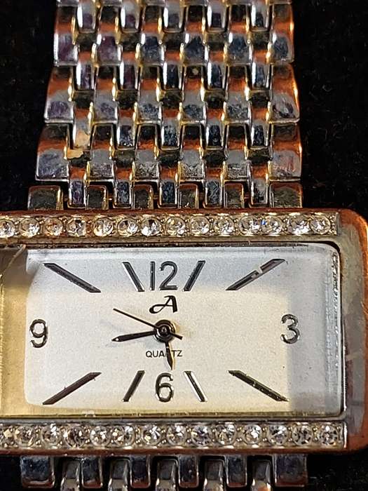 A COLLECTION OF WOMANS DRESS COSTUME WATCHES