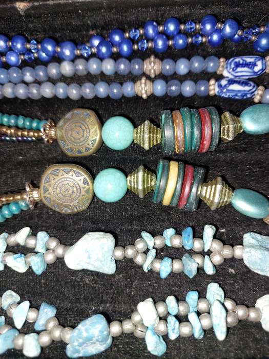 A VINTAGE COLLECTION OF TURQUOIS AND DIAMANTE COSTUME JEWELRY SOLD AS IS