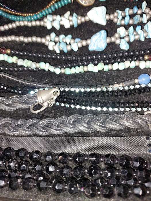 A VINTAGE COLLECTION OF TURQUOIS AND DIAMANTE COSTUME JEWELRY SOLD AS IS