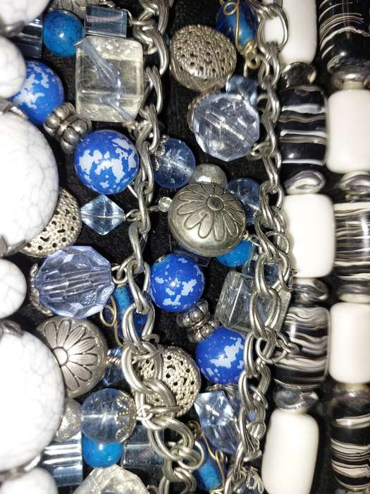 A VINTAGE COLLECTION DESIGNER COSTUME NECKLACES SOLD AS IS