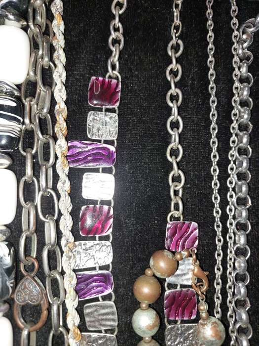 A VINTAGE COLLECTION DESIGNER COSTUME NECKLACES SOLD AS IS