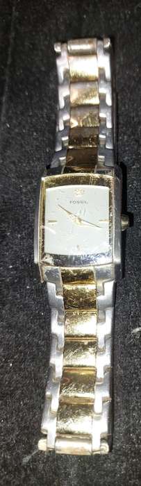 A VINTAGE WOMAN FOSSIL STEEL AND GOLD RECTANGULAR WATCH