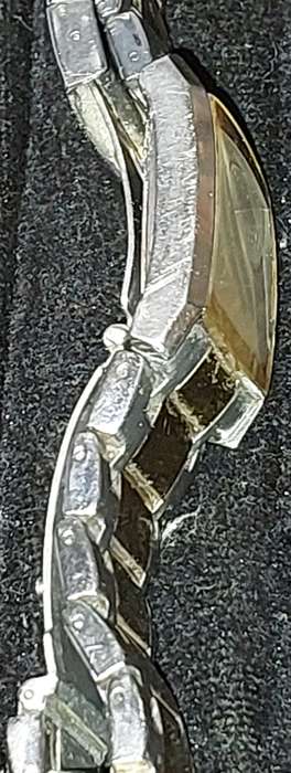 A VINTAGE WOMAN FOSSIL STEEL AND GOLD RECTANGULAR WATCH