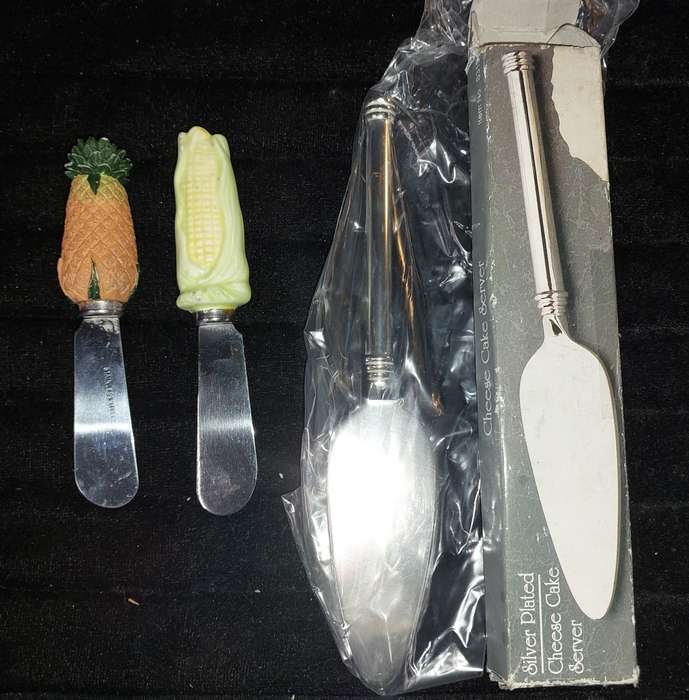 A COLLECTION OF CHEESE CUTTERS SOLD AS IS