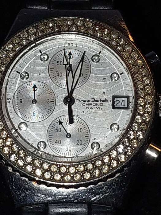A VINTAGE YVES BERTELIN CHRONO 5ATM  MODEL WP30672 WITH A CRYSTAL BAZEL AND RUBBER BAND