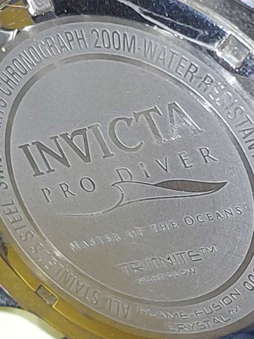 A INVICTA 48 MM MENS PRO DIVE WATCH WITH ALL PAPERWORK AND EXTRA LINK STAINLESS STEEL MODEL NUMBER 8