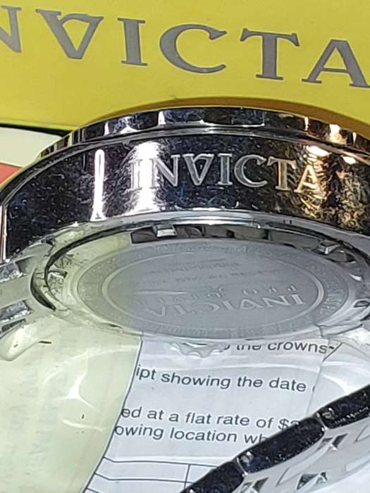 A INVICTA 48 MM MENS PRO DIVE WATCH WITH ALL PAPERWORK AND EXTRA LINK STAINLESS STEEL MODEL NUMBER 8