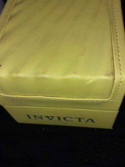A INVICTA 48 MM MENS PRO DIVE WATCH WITH ALL PAPERWORK AND EXTRA LINK STAINLESS STEEL MODEL NUMBER 8