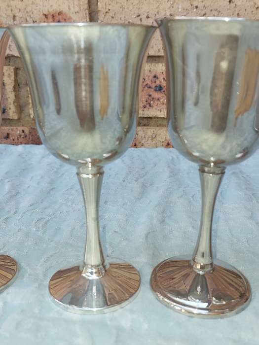 A SET OF FOUR WINE FLUTES SILVER PLATED