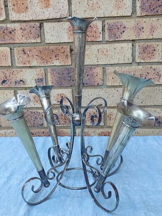 A VINTAGE FIVE STEM EPERGNE EPNS SOLD AS IS