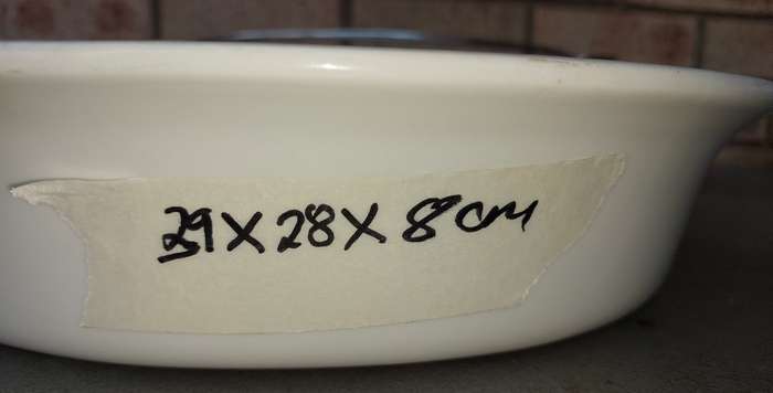 AN OVEN PROOF PORCELAIN CASSEROLE BOWL WITH A STAINLESS STEEL CANDLE STAND WARMER