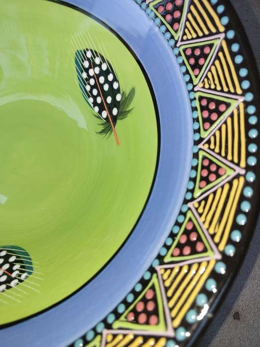 AN ETHNIC DESIGN CERAMIC PORCELAIN SERVING BOWL