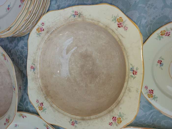 A VINTAGE 30 PIECE BY ALFRED MEAKEN ENGLAND DINNER SET