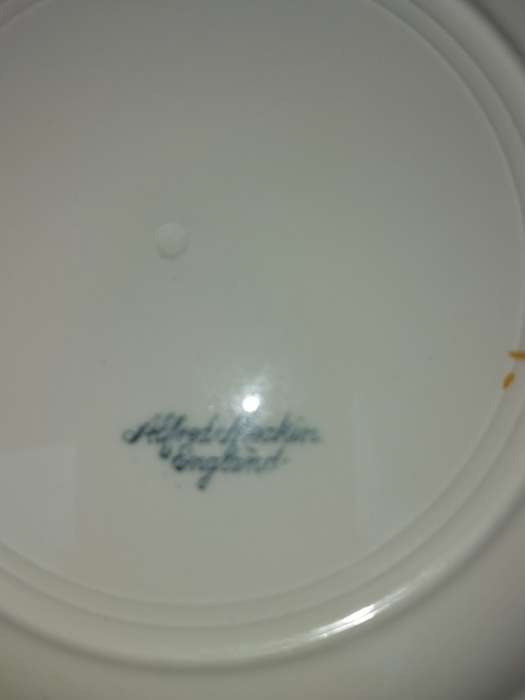 A VINTAGE 30 PIECE BY ALFRED MEAKEN ENGLAND DINNER SET