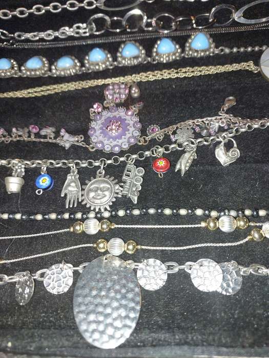 A VINTAGE COLLECTION COSTUME NECKLACES SOLD AS IS