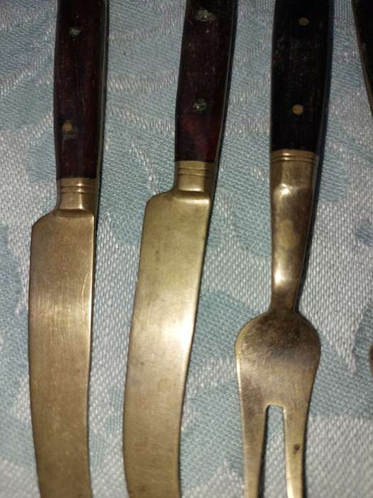 A SET OF FOUR BRASS AND WOOD KNIVES AND FORKS