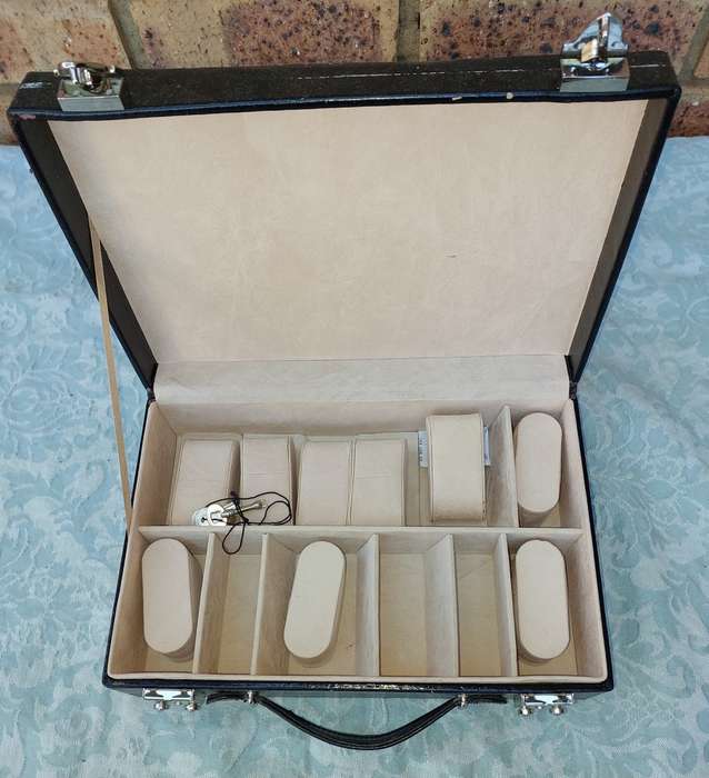A NEAT BLACK LEATHER BOUND JEWELRY BOX