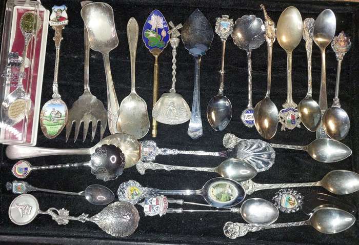 A COLLECTION OF 28 MEMORABILIA SPOONS