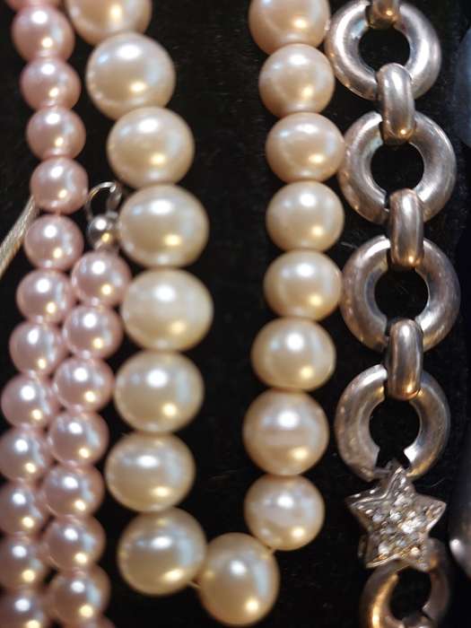A VINTAGE COLLECTION DESIGNER COSTUME NECKLACES