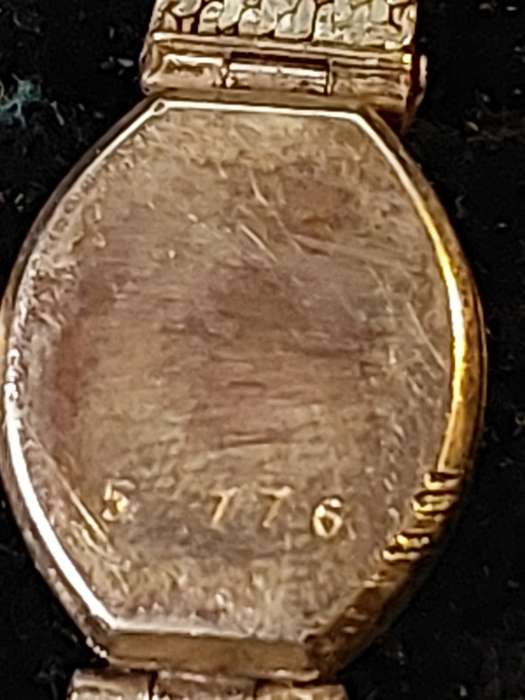 AN ANTIQUE WOMANS BUCKERER WRIST WATCH