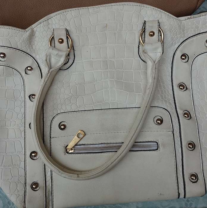 A VINTAGE JOB LOT DESIGNER WOMAN`S HANDBAGS