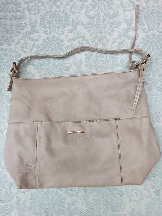 A VINTAGE JOB LOT DESIGNER WOMAN`S HANDBAGS