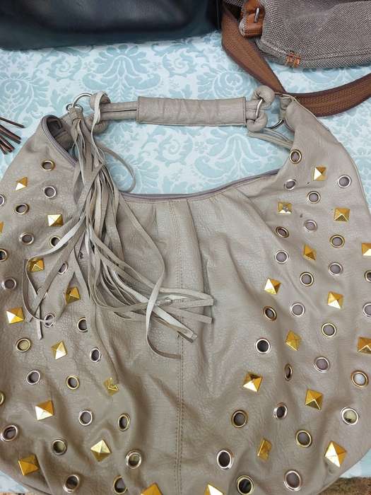 A VINTAGE JOB LOT DESIGNER COLLECTION WOMAN`S HANDBAGS