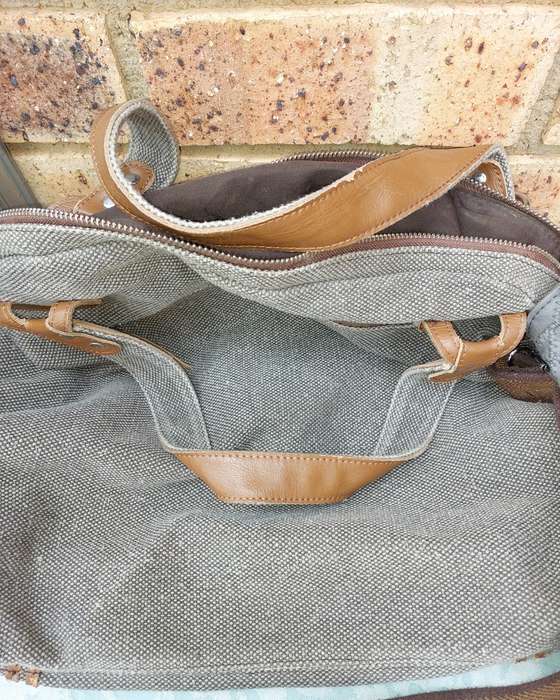 A VINTAGE JOB LOT DESIGNER COLLECTION WOMAN`S HANDBAGS