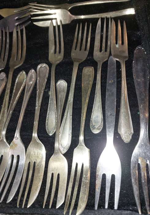 A BULK COLLECTION OF VINTAGE  DESERT FORKS
