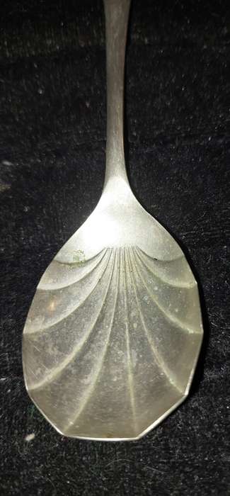 A VINTAGE SET TEASPOONS SOLD AS IS