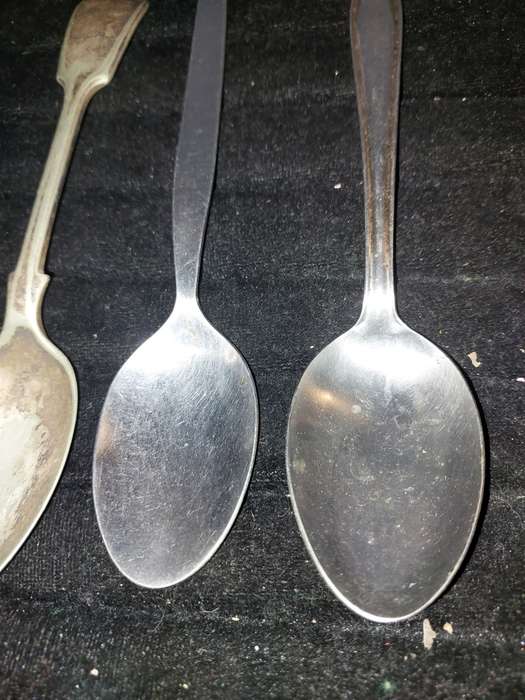 A MIXED VINTAGE COLLECTION OF EPNS TEASPOONS