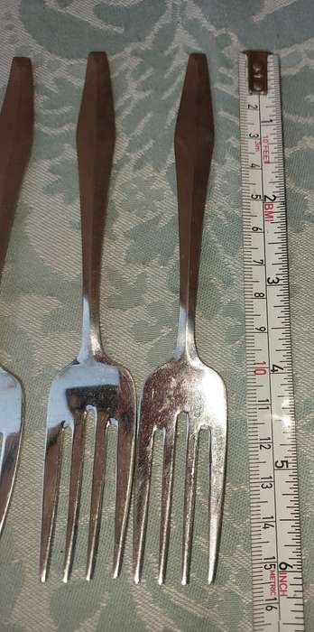 A NEAT SET OF (6) 18-8 STAINLESS STEEL FORKS