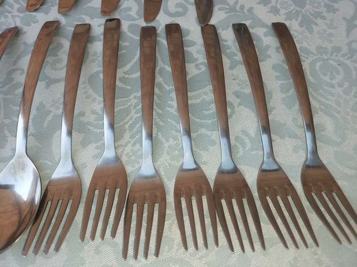 A VINTAGE 19 PIECE PRESTIGE S/S CUTLERY JOBLOT