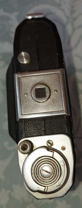 AN ANTIQUE ZEIS IKON CAMERA SOLD AS IS