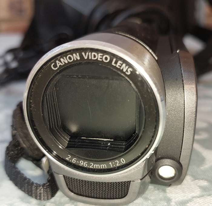 A CANON LEGRIA FS36 CAMERA AND VIDEO  41X ADVANCED ZOOM