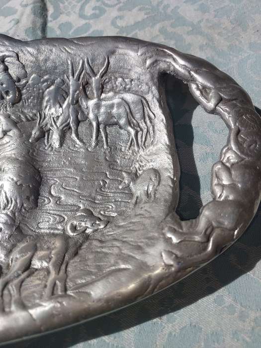 A RARE ART DECOR VINTAGE ALUMINUM ALLOY AFRICAN WILDLIFE SCENNE SERVING PLATTER